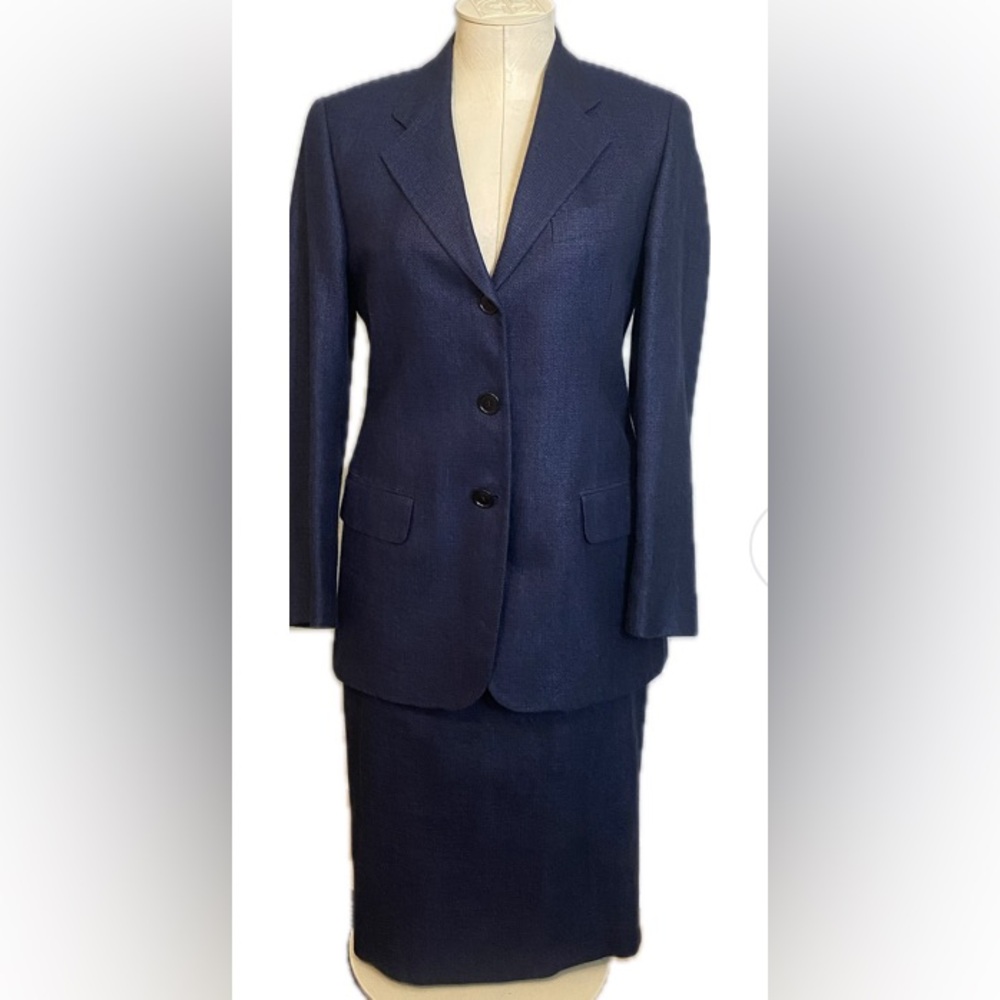Burberrys’ Elegant Navy Blue Blazer and Skirt Set size 38 R US size 6 vintage